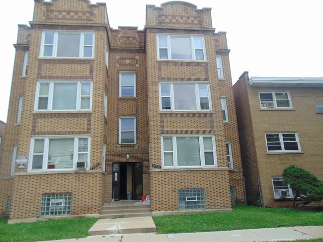 Building Photo - 10927 S King Dr