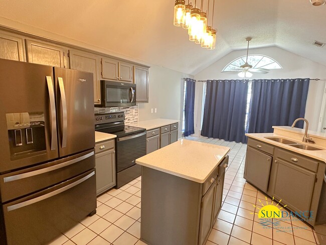 Foto del edificio - Stunning 3 Bedroom Home in Navarre