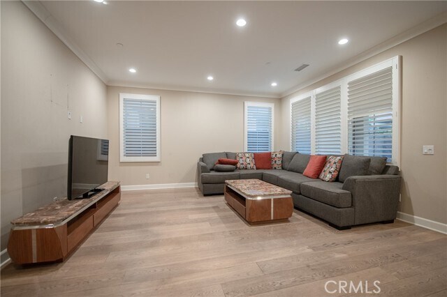 Building Photo - 50 Bronco