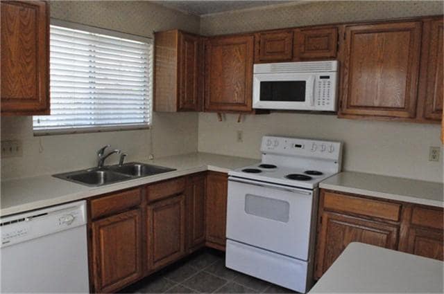 Building Photo - 2119 Fountain Dr