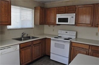 Building Photo - 2119 Fountain Dr