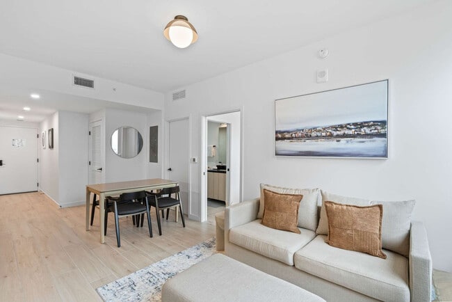 Building Photo - 225 N Miami Ave