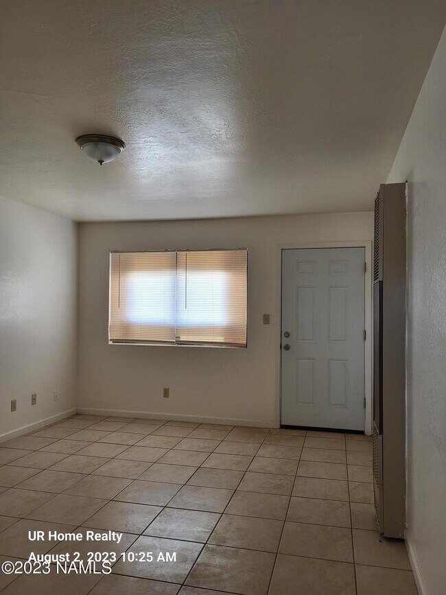 Foto del edificio - 1310 E 3rd St