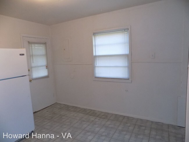 Building Photo - 2 br, 1 bath House - 1413 Oakcrest Drive