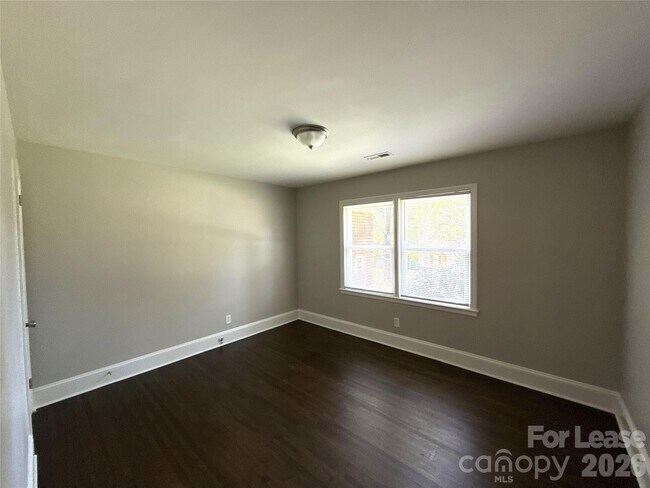 Foto del edificio - 1000 Roanoke Ave