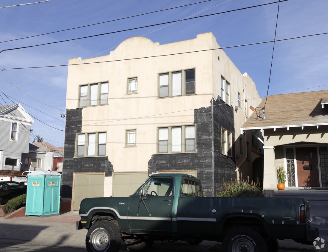 Building Photo - 5918 Genoa St
