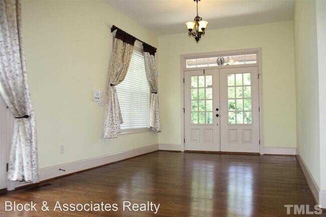 Building Photo - 4 br, 4.5 bath House - 432 Weycroft Grant