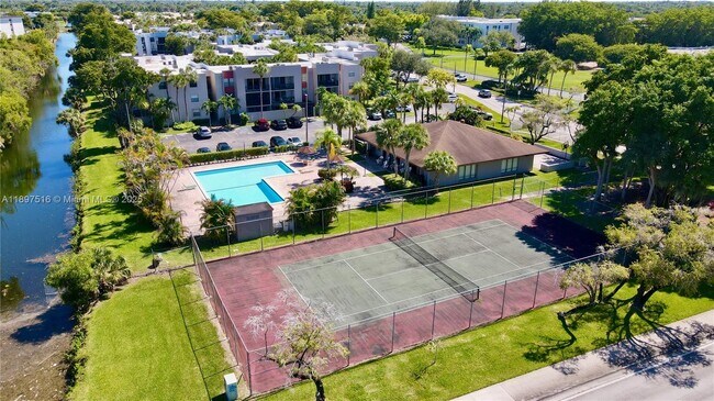 Foto del edificio - 10825 SW 112th Ave