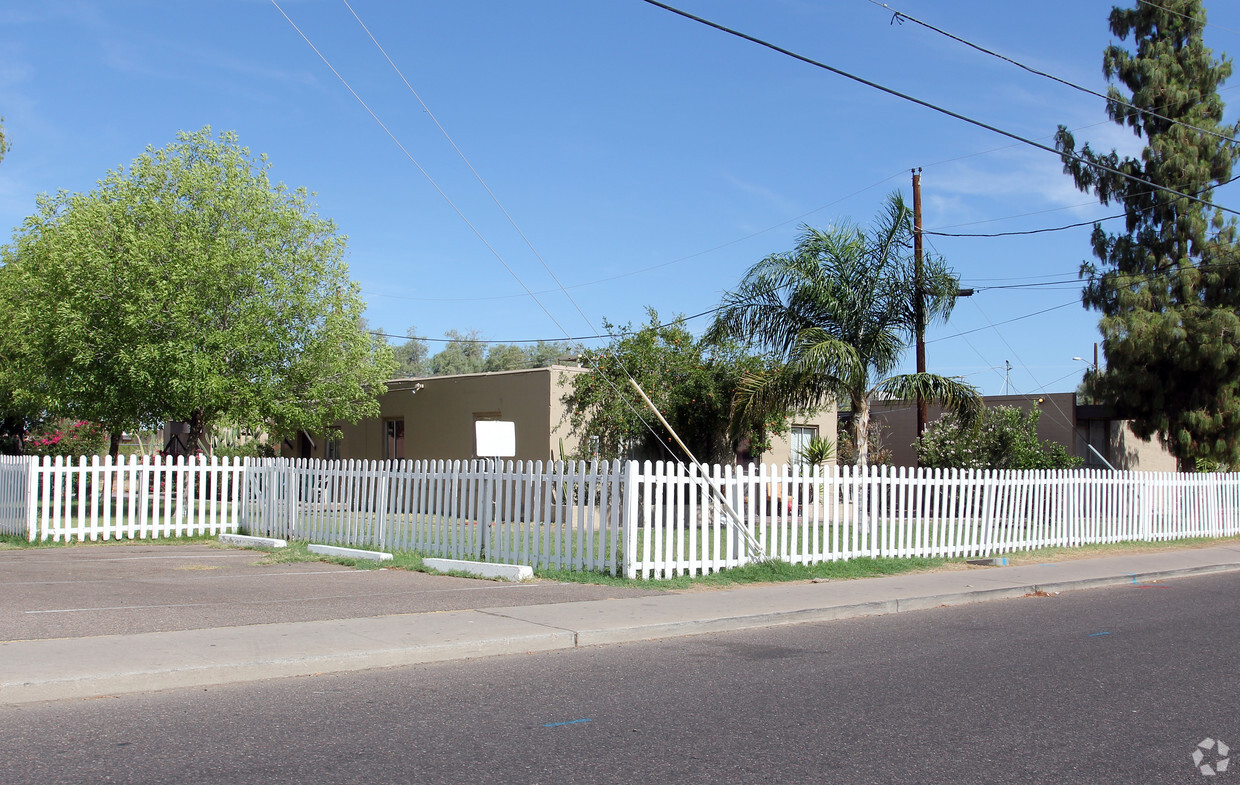 Primary Photo - Longview Place Apartments
