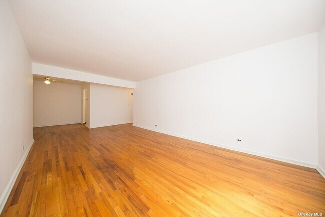 Building Photo - 75-10 Yellowstone Blvd