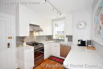 Building Photo - 77 Martin St