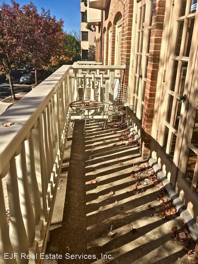 Building Photo - 1 br, 1 bath House - 2115 O Street NW Unit B