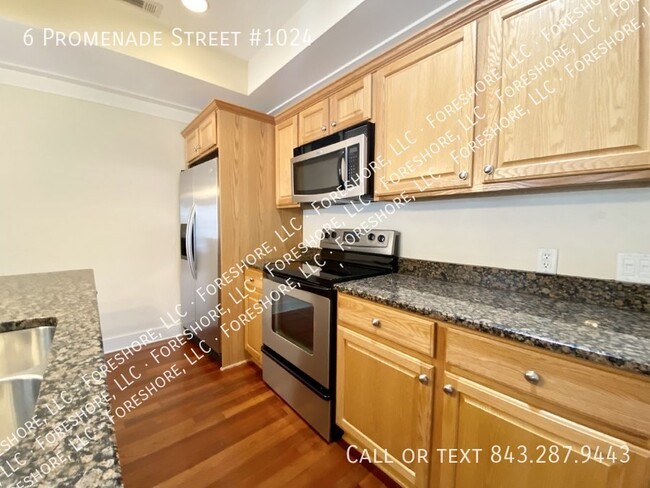 Building Photo - Townhouse located on Promenade Street in O...