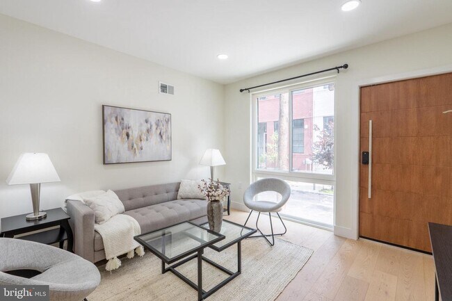 Building Photo - WOW brand new with Deck