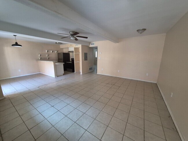 Building Photo - 3718 Pleasanton Rd