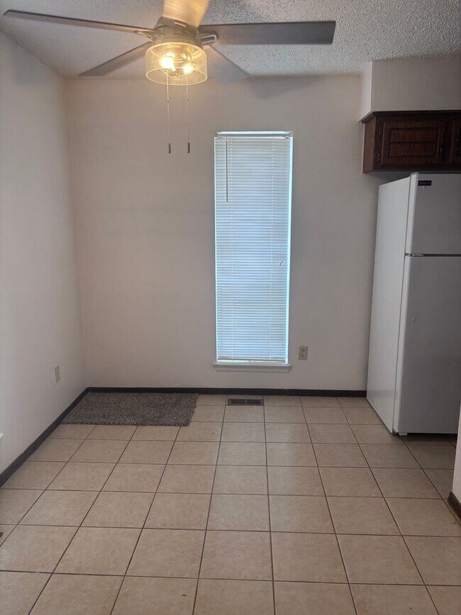 Foto del edificio - Cute 2 bed, 2 bath duplex in Noble, OK