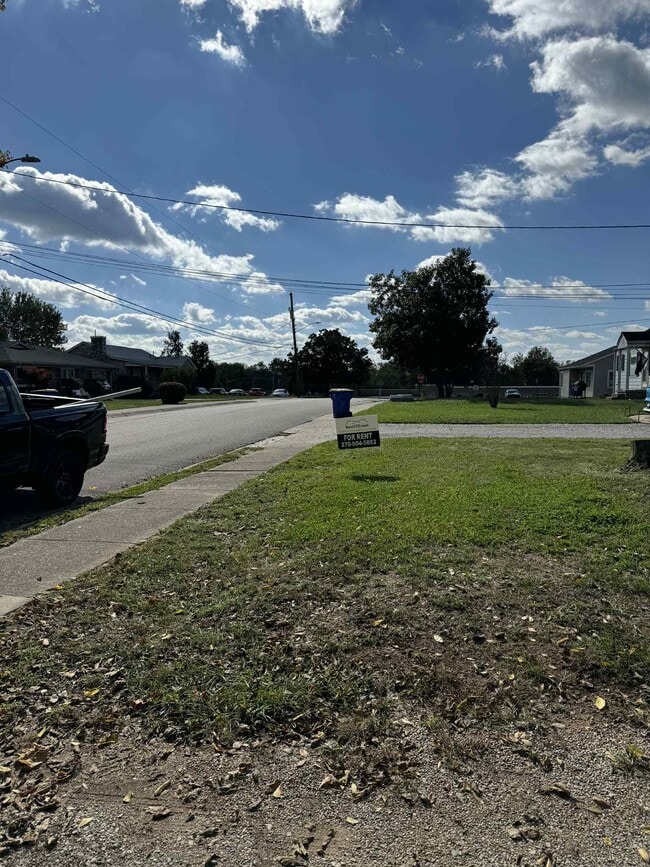 Building Photo - 1611 Nutwood St