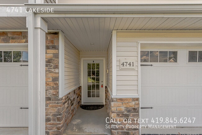 Building Photo - 4741 Lakeside-