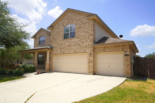 Foto del edificio - Spacious Home in Cibolo with 3 Car Garage! Realor Commission: $750