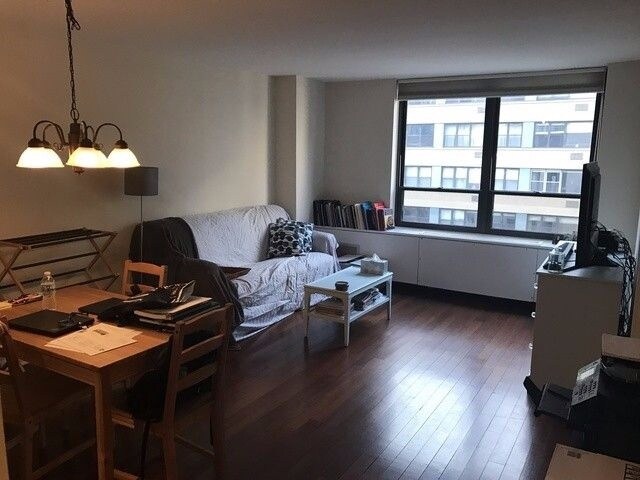 Foto del edificio - 222 E Pearson St