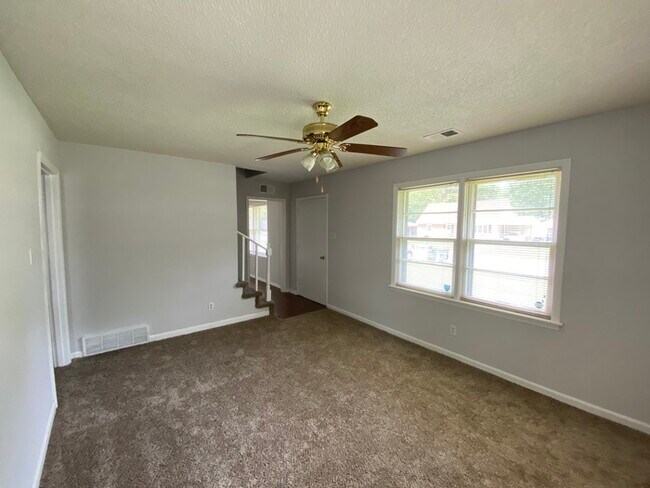 Building Photo - 3801 Bluejay - Available Now!