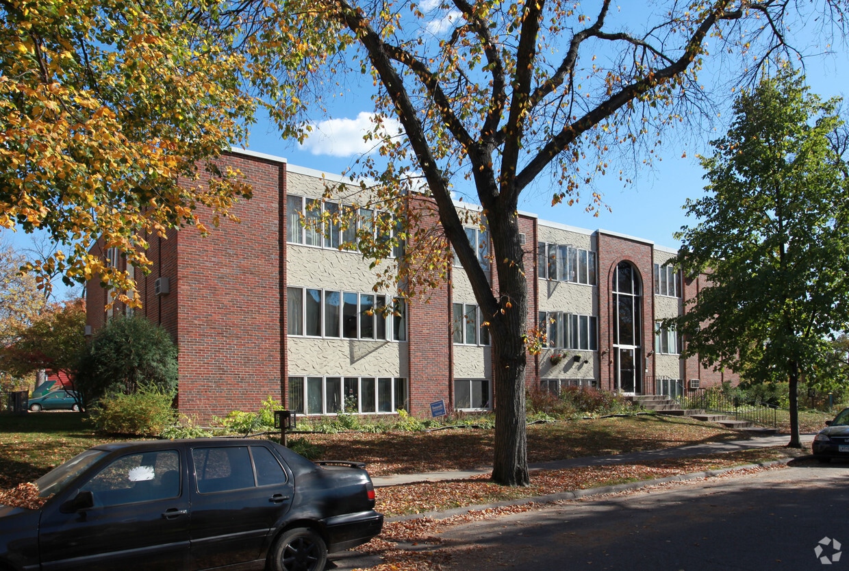 Parkview 17 Apartments in Minneapolis, MN