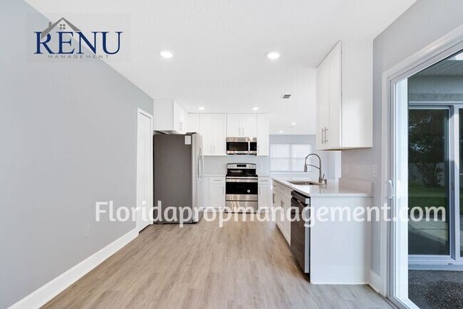 Building Photo - 615 Deauville Court