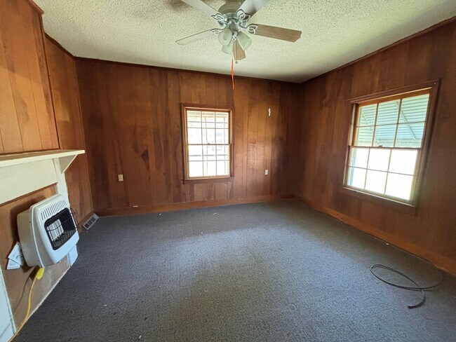 Building Photo - 3 Bedrooms, 1 Bathroom - Home in Armuchee!