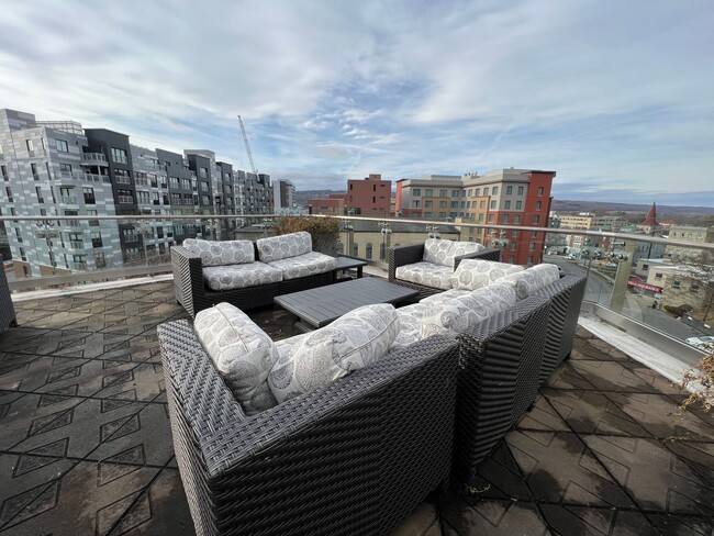 Interior Photo - 140 Seneca Way