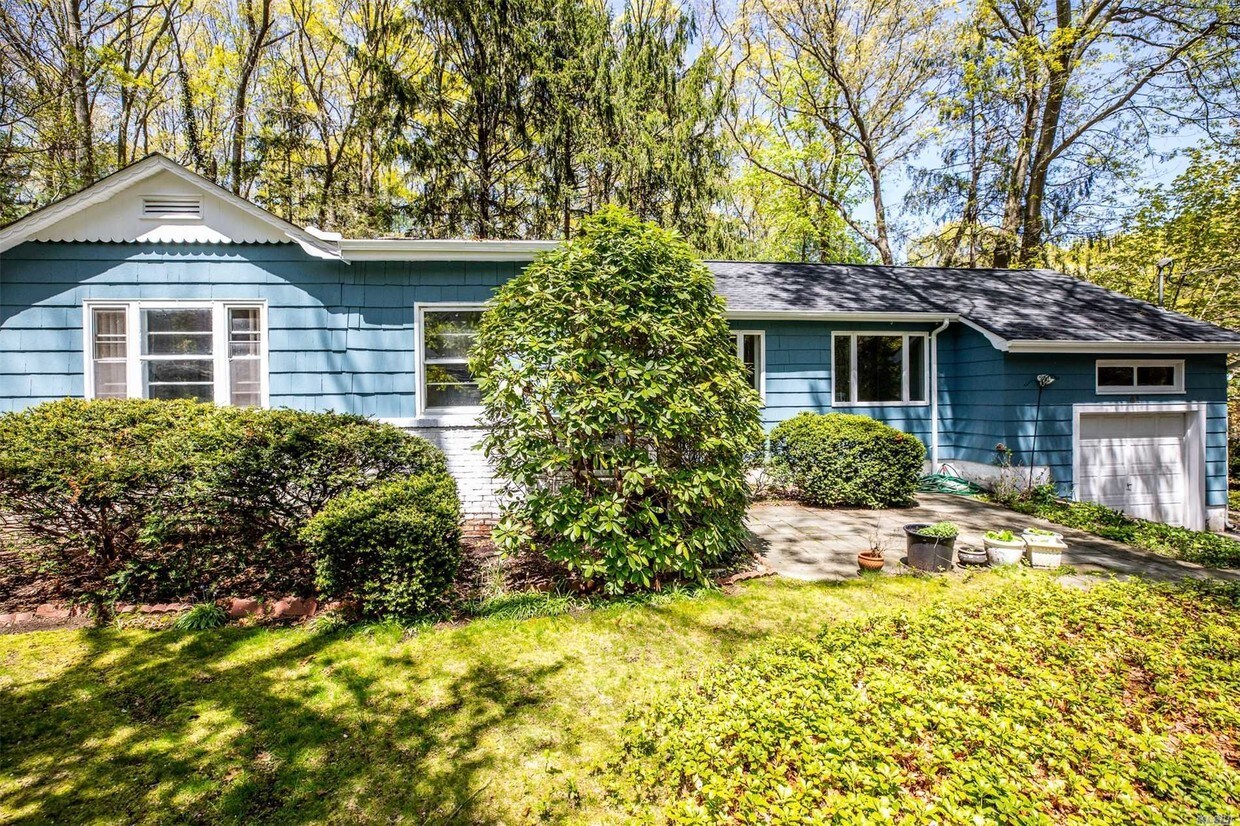 41 Chateau Dr, Melville, NY 11747 House Rental in Melville, NY