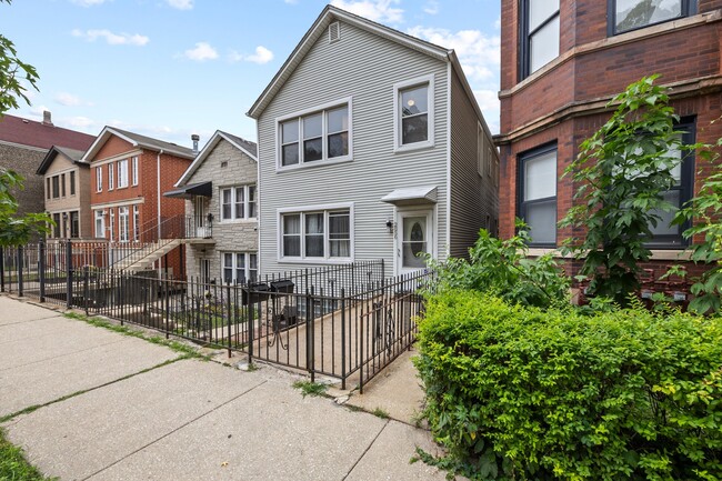 Building Photo - 2856 S Throop St