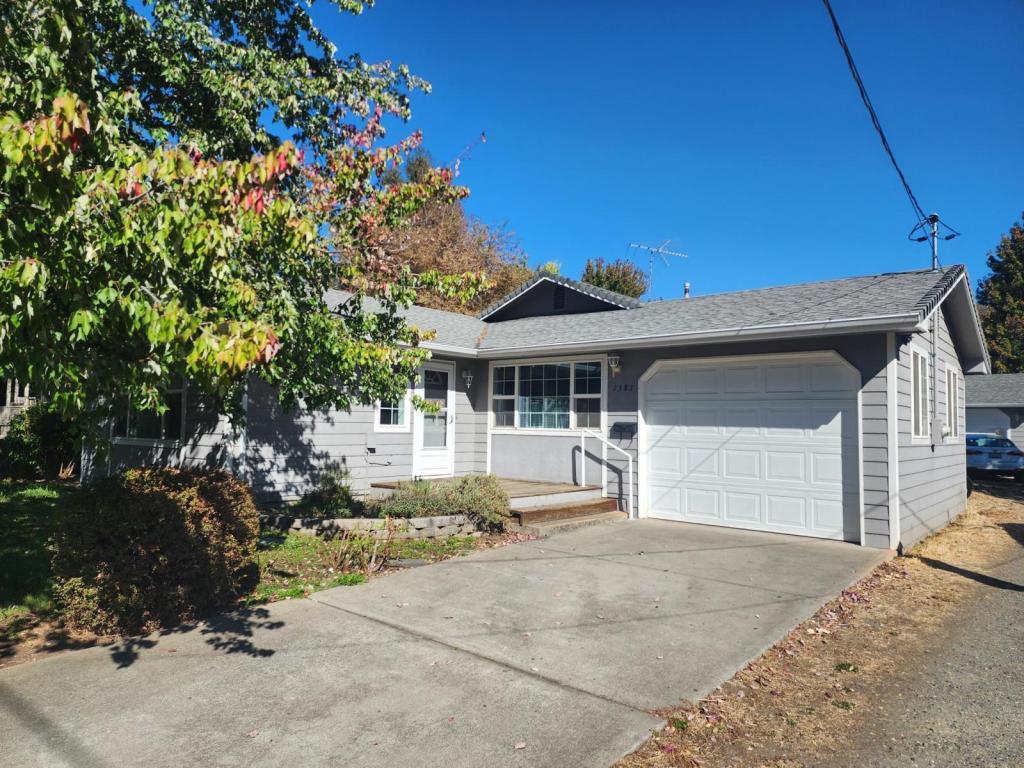 1383 NW Conklin Ave, Grants Pass, OR 97526 House Rental in Grants