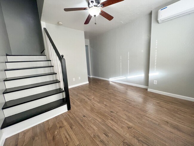 Foto del edificio - 114 W Head St