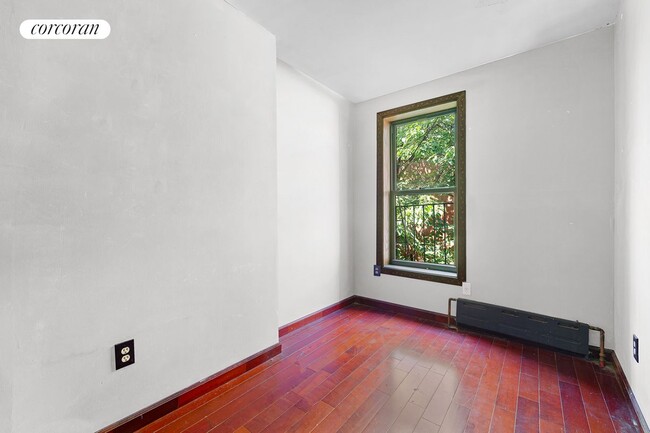 Building Photo - 230 Hoyt St