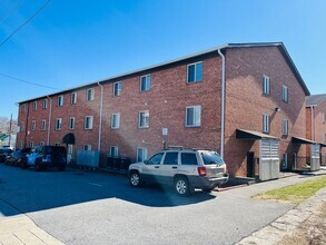 Building Photo - 1011 Grove Ave