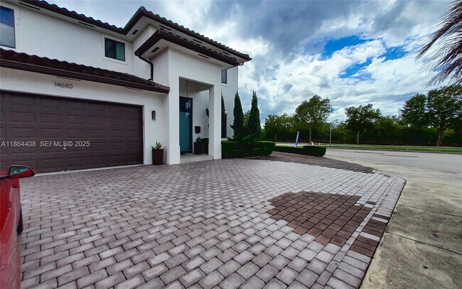 Foto del edificio - 14680 SW 17th St