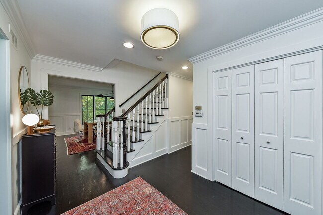 Building Photo - 1390 Shady Ln