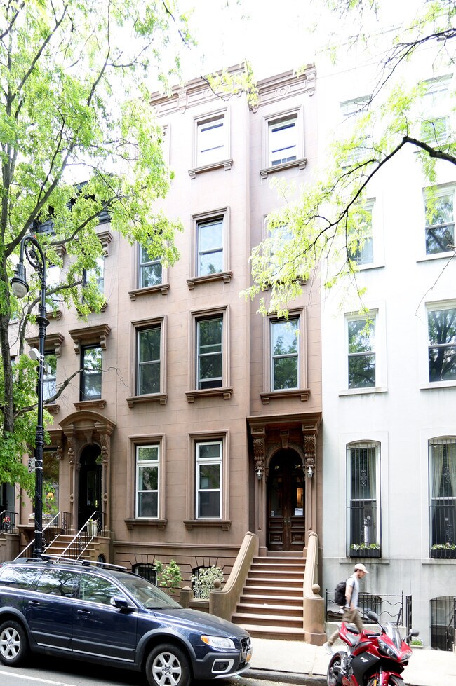 Primary Photo - 378 Clinton St