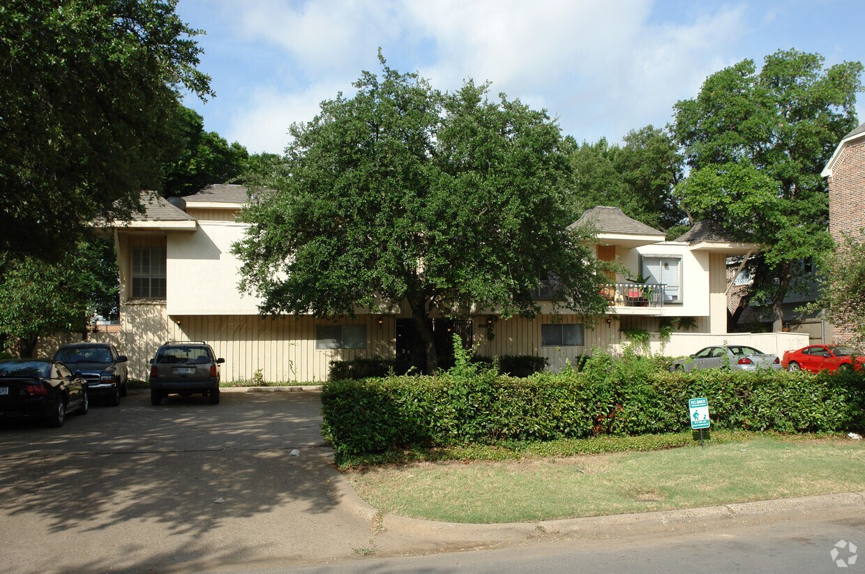 Primary Photo - Holland Avenue Apartments