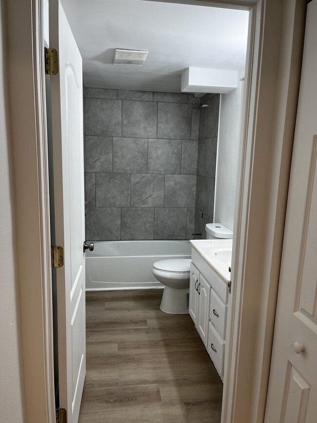 Full Bathroom - 670 Cherry Hill Dr