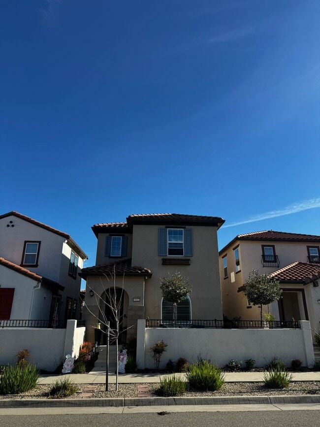 Building Photo - 1310 Chapelhill Ln