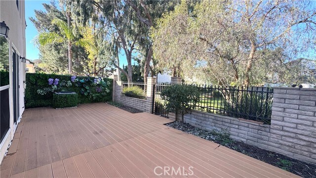 Foto del edificio - 16 Willow Tree Ln