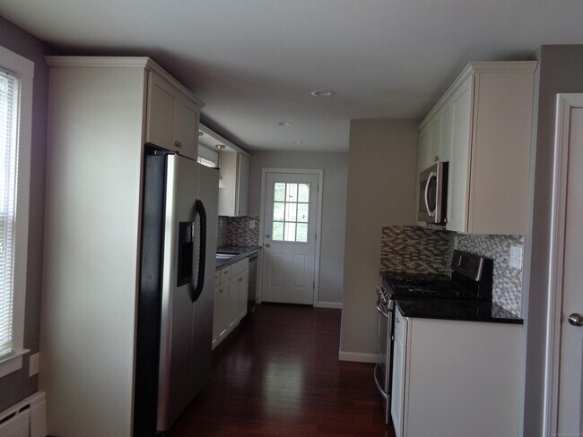 Foto del edificio - 15 Bradley Ave