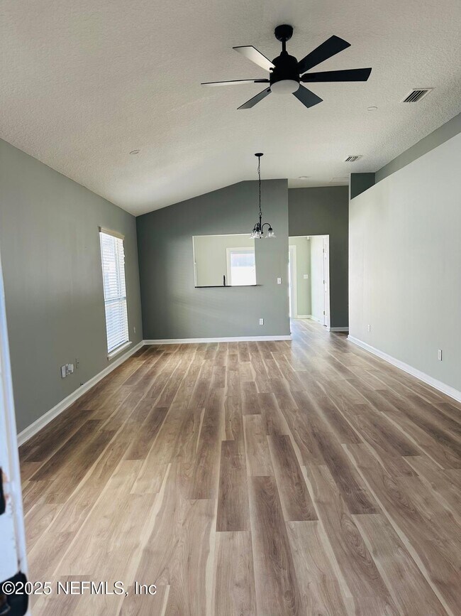 Foto del edificio - 4070 Pebble Brooke Circle South