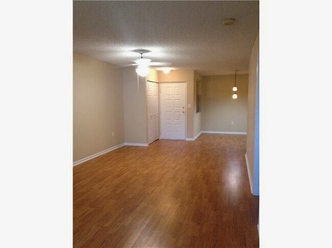 Foto del edificio - 2831 N Oakland Forest Dr