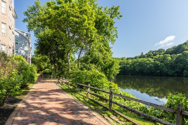 Foto del edificio - Merion Riverwalk Apartment Homes