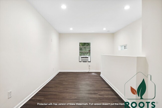 Building Photo - 1626 Mayflower Ave SW