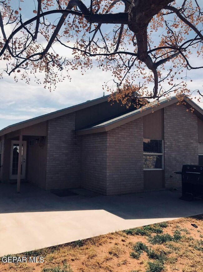 Foto del edificio - 11811 2 Towers Dr