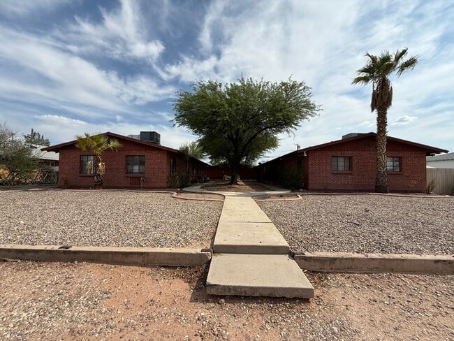 Photo - 2536 E Linden St Townhome