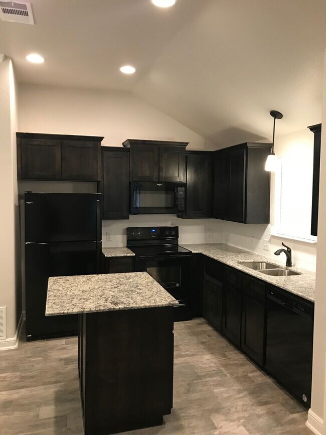 Foto del edificio - Charming 2 Bed / 2 Bath Duplex in Trimmier...